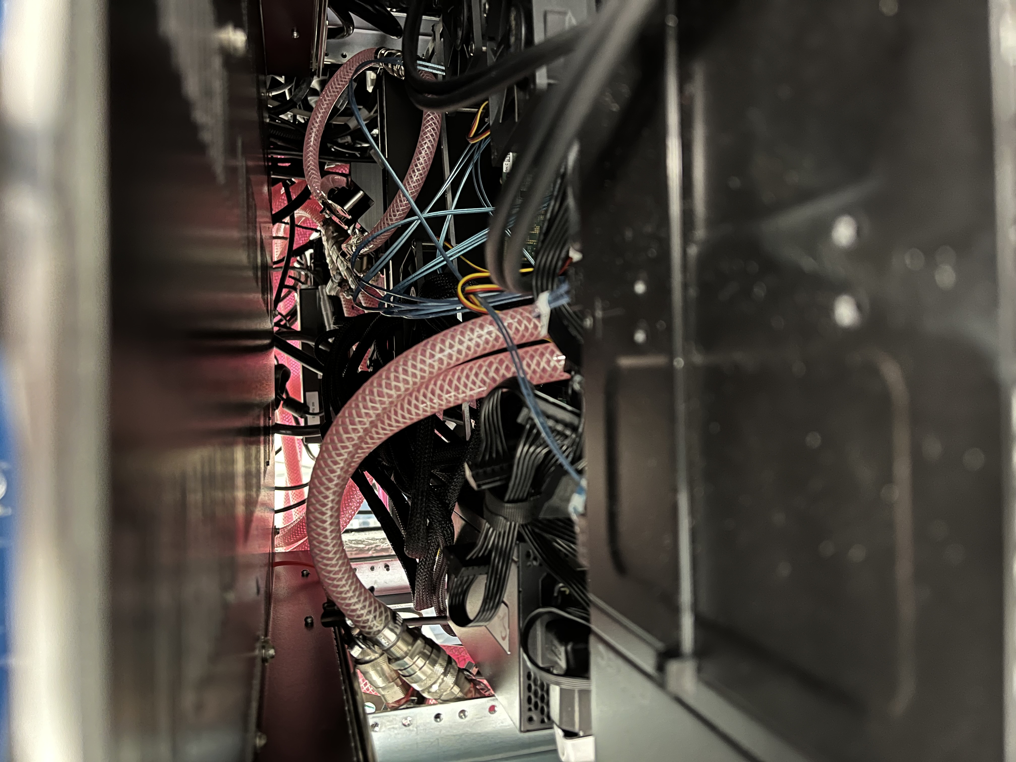 ../../_images/inside_rack_hoses.jpeg